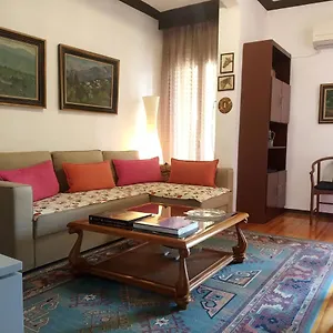 https://apt-cosy-penthouse-up-to-6-guests-in-the-city-centre.hotelschalkidiki.net